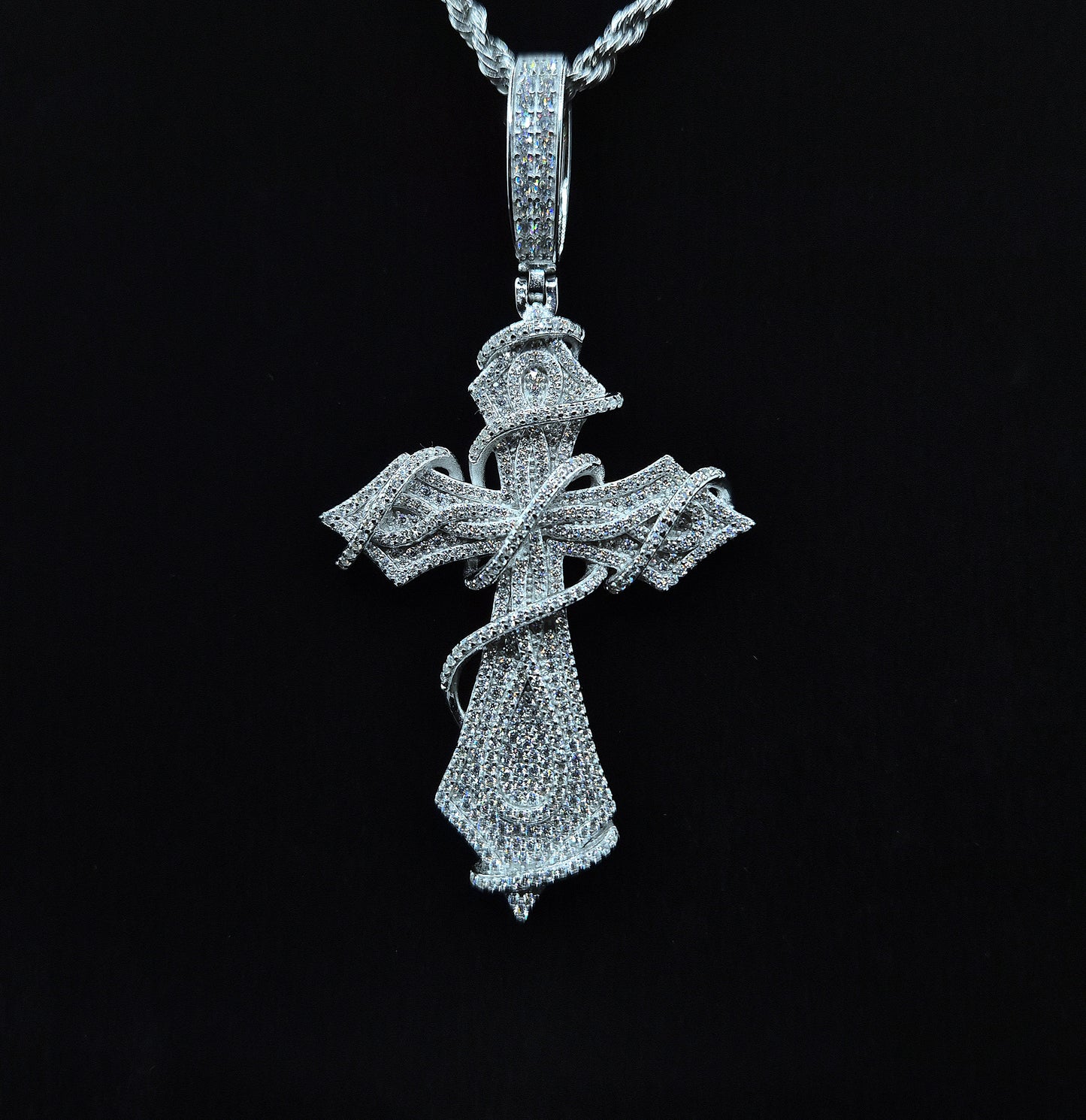 Dornenkranz Kreuz Moissanite Anhänger – 18K vergoldet auf 925 Silber