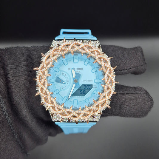 Original Casio G-Shock GA-2100 Babyblau – modifiziert mit Moissanit-Aufsatz aus 925 Silber, 18 K vergoldet (Aftermarket, mit Uhr)