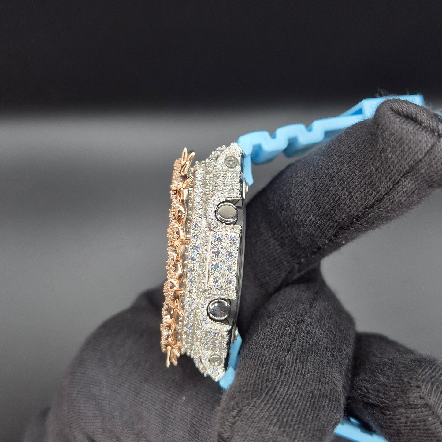 Original Casio G-Shock GA-2100 Babyblau – modifiziert mit Moissanit-Aufsatz aus 925 Silber, 18 K vergoldet (Aftermarket, mit Uhr)