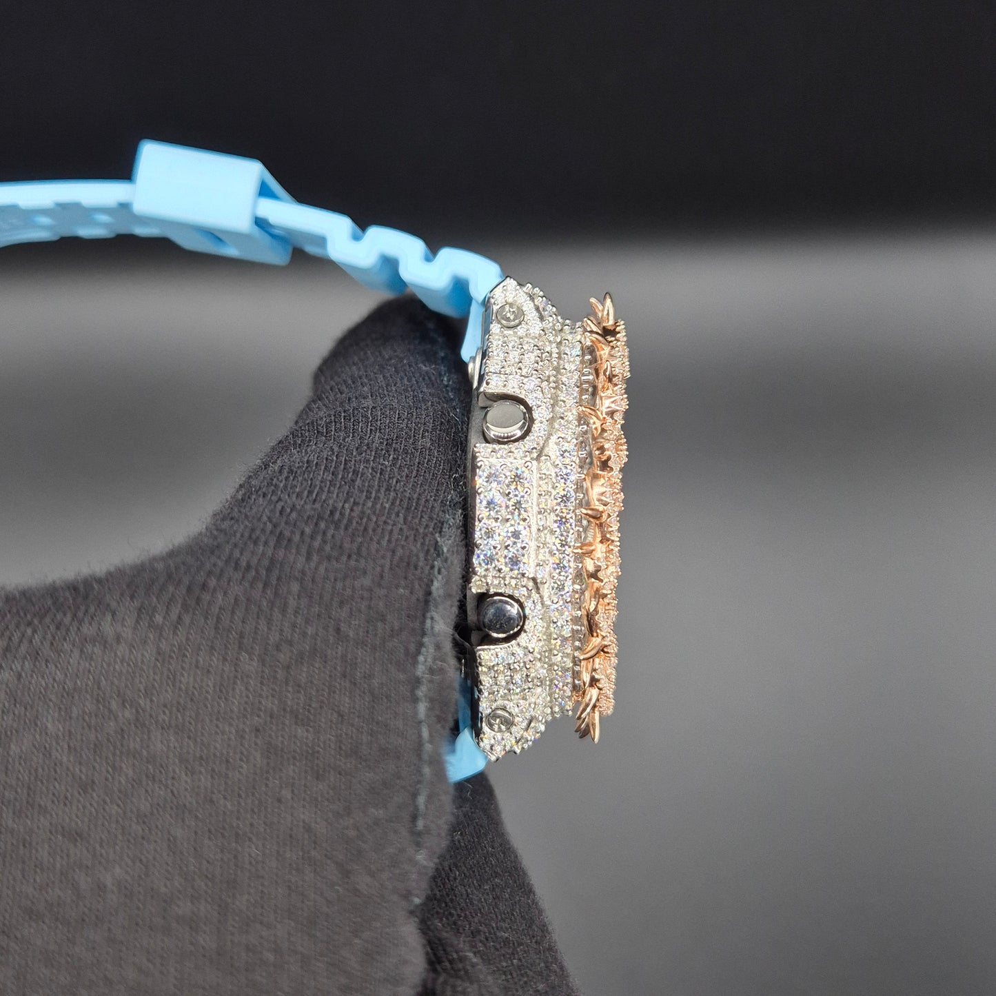 Original Casio G-Shock GA-2100 Babyblau – modifiziert mit Moissanit-Aufsatz aus 925 Silber, 18 K vergoldet (Aftermarket, mit Uhr)