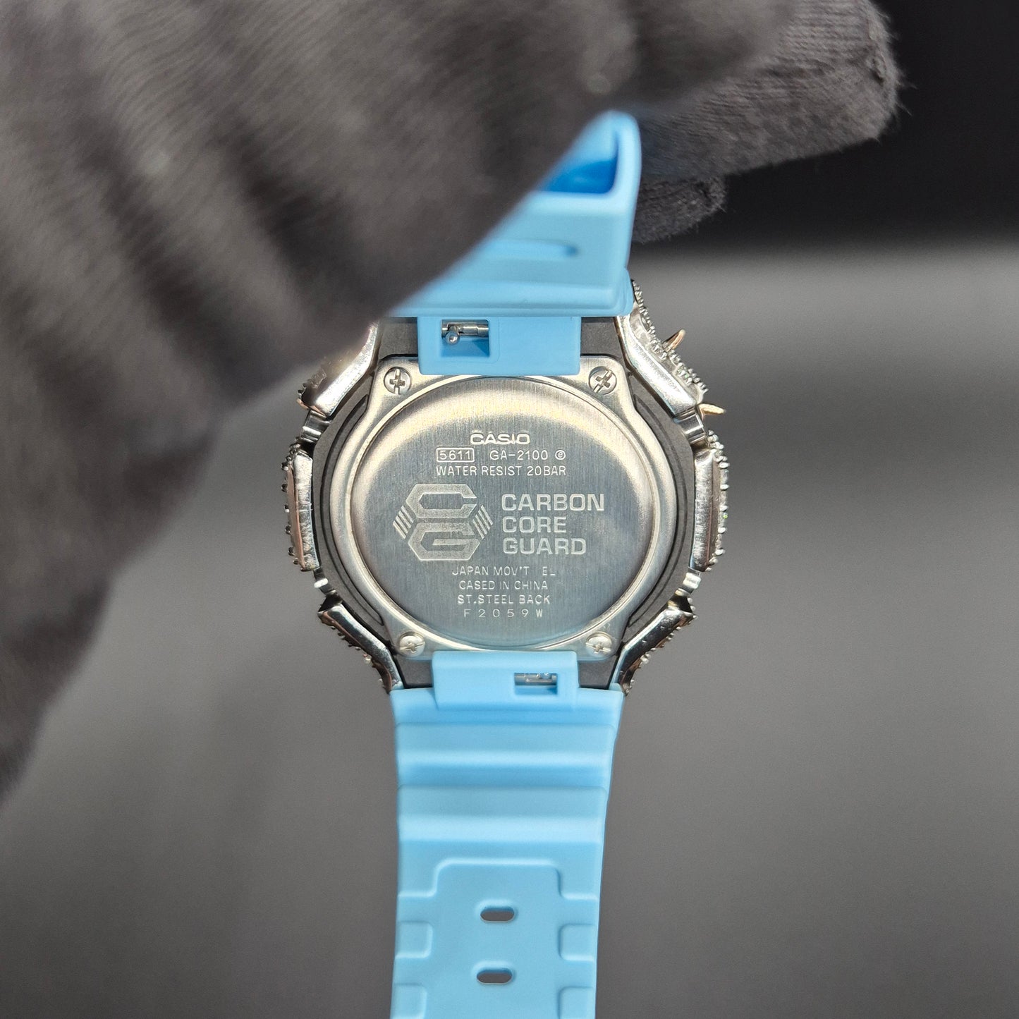 Original Casio G-Shock GA-2100 Babyblau – modifiziert mit Moissanit-Aufsatz aus 925 Silber, 18 K vergoldet (Aftermarket, mit Uhr)