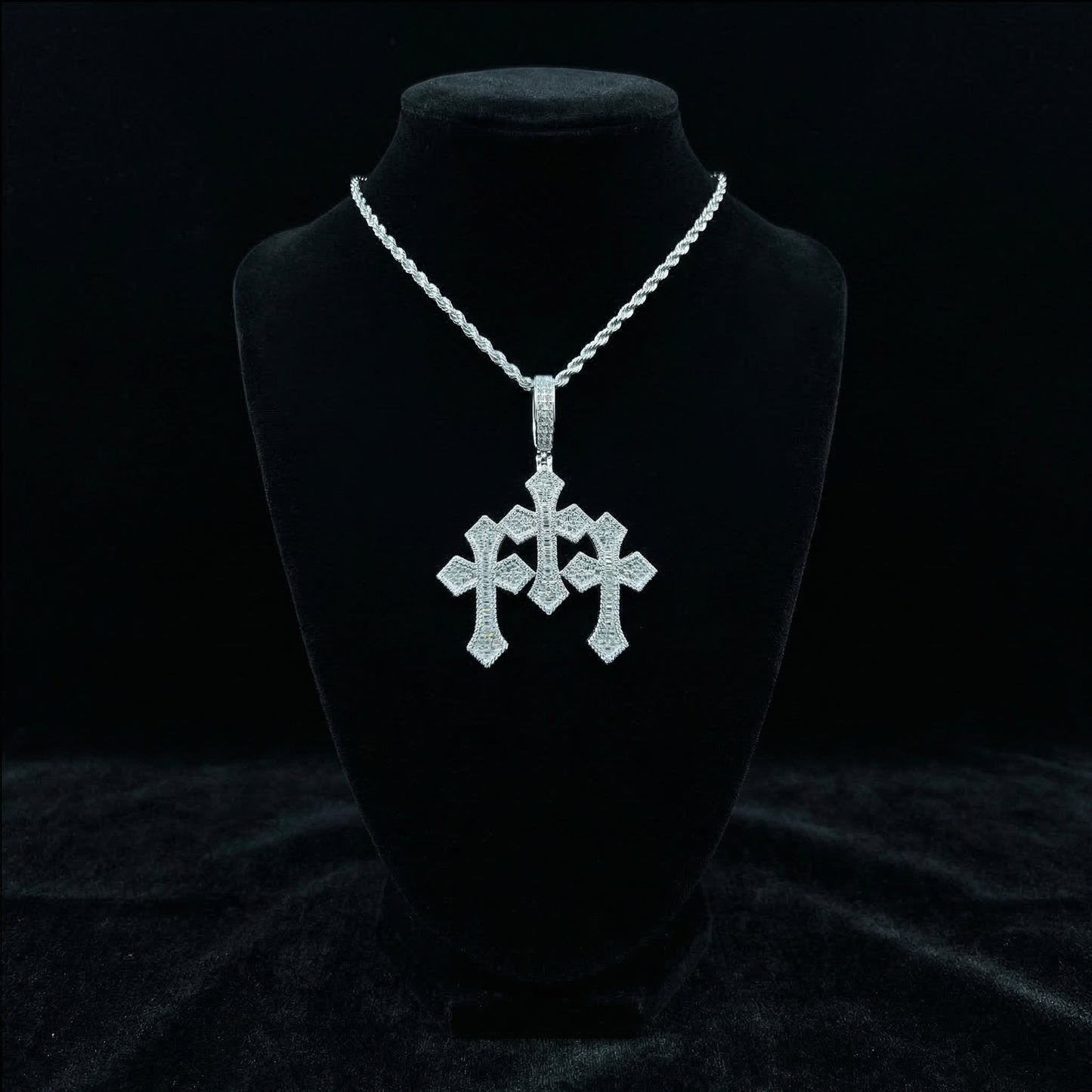 Triple Cross Moissanite Anhänger – 18K vergoldet auf 925 Silber