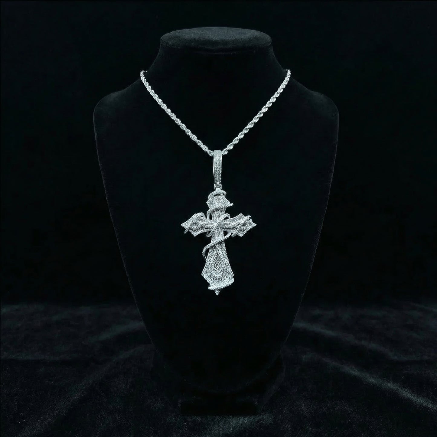 Dornenkranz Kreuz Moissanite Anhänger – 18K vergoldet auf 925 Silber